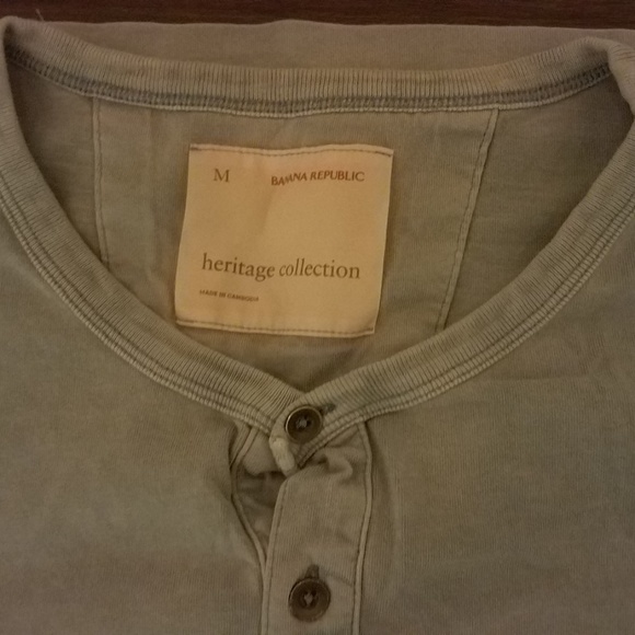 light blue banana republic henley size medium - Picture 2 of 2